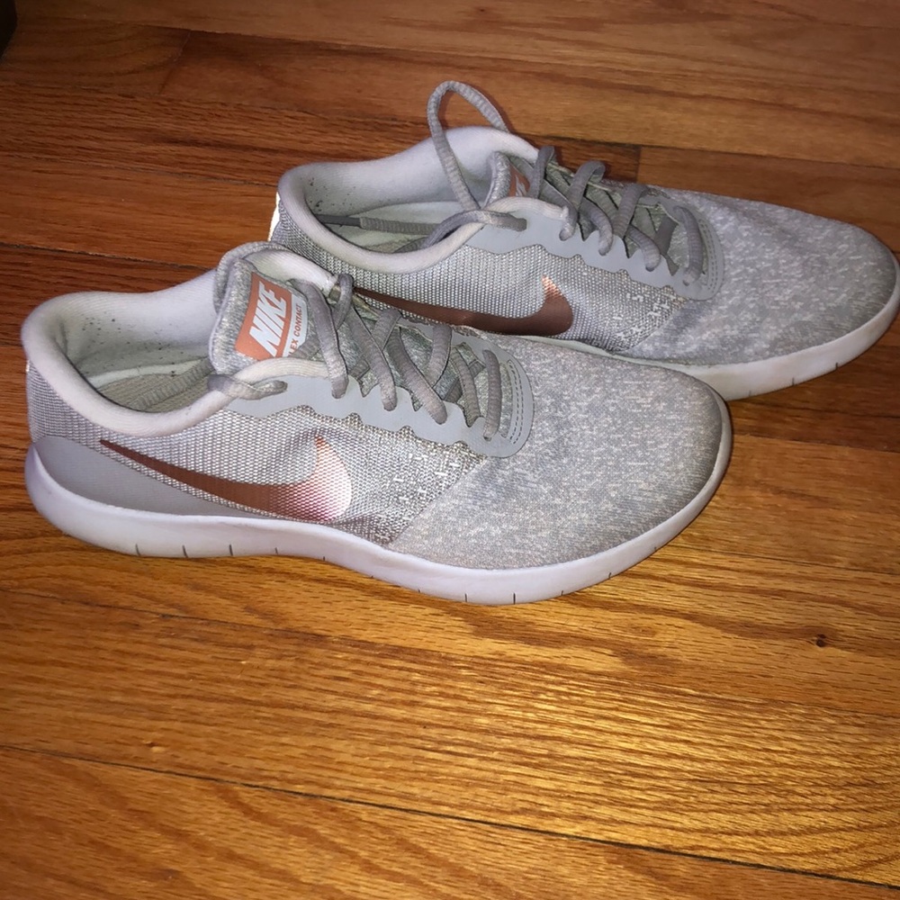Women’s NIKE sneakers